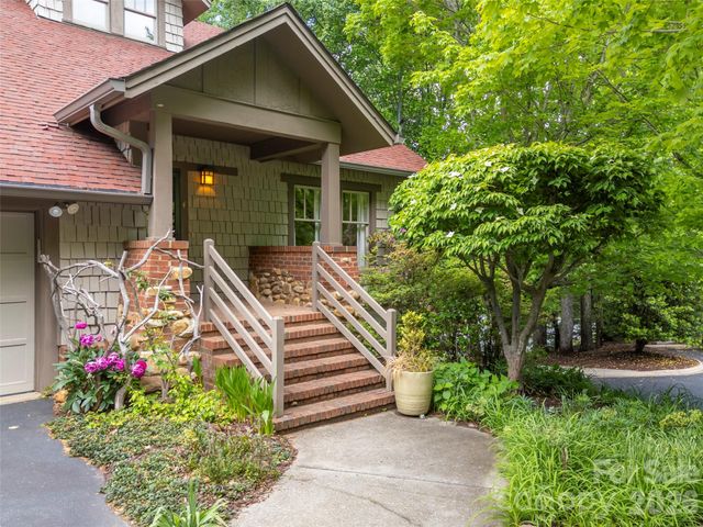4 Lacoste Drive, Hendersonville, NC 28739