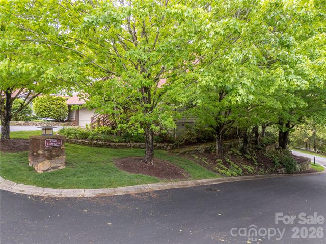 4 Lacoste Drive, Hendersonville, NC 28739