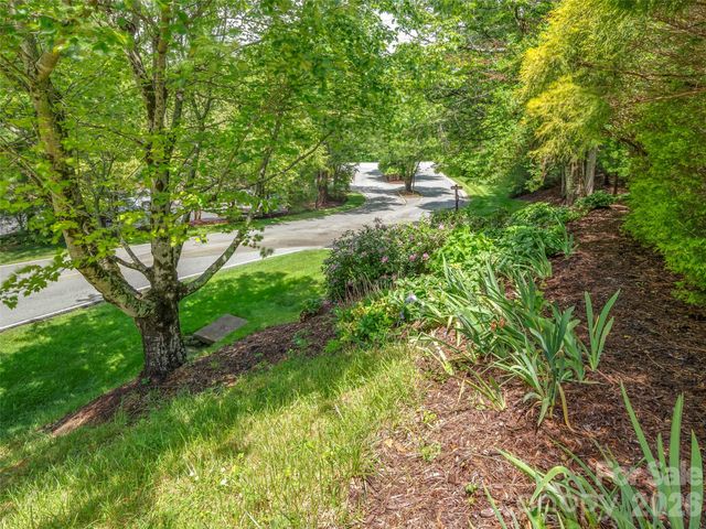 4 Lacoste Drive, Hendersonville, NC 28739