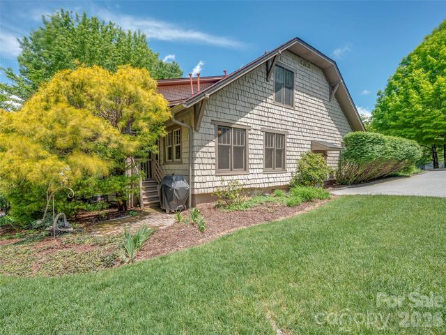 4 Lacoste Drive, Hendersonville, NC 28739