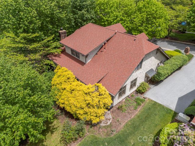 4 Lacoste Drive, Hendersonville, NC 28739