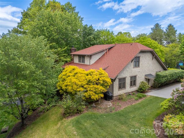 4 Lacoste Drive, Hendersonville, NC 28739