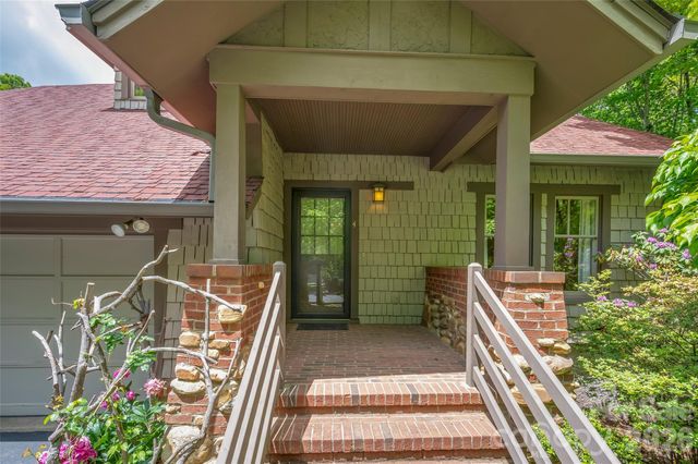4 Lacoste Drive, Hendersonville, NC 28739