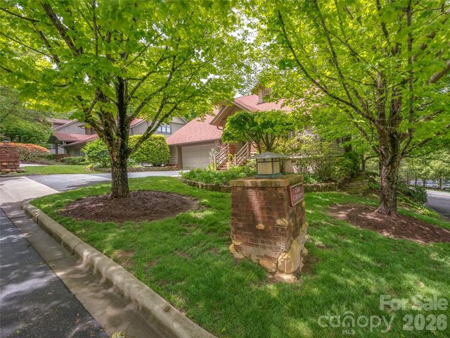 4 Lacoste Drive, Hendersonville, NC 28739