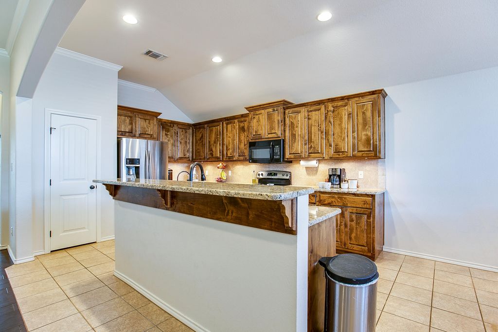 Image 12 of property listing at 6006 San Saba Street, San Angelo, TX 76904