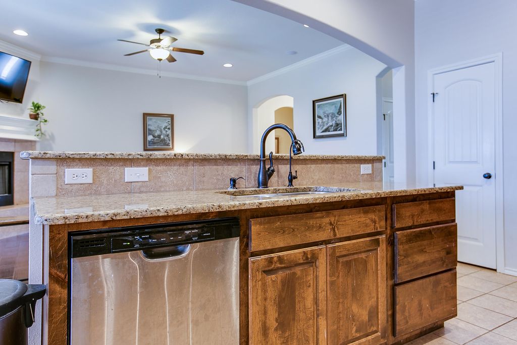 Image 16 of property listing at 6006 San Saba Street, San Angelo, TX 76904