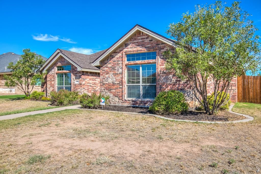 Image 3 of property listing at 6006 San Saba Street, San Angelo, TX 76904