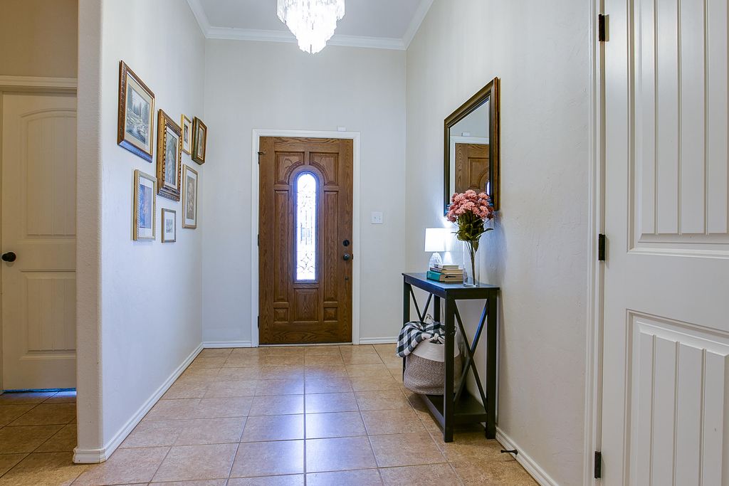 Image 6 of property listing at 6006 San Saba Street, San Angelo, TX 76904