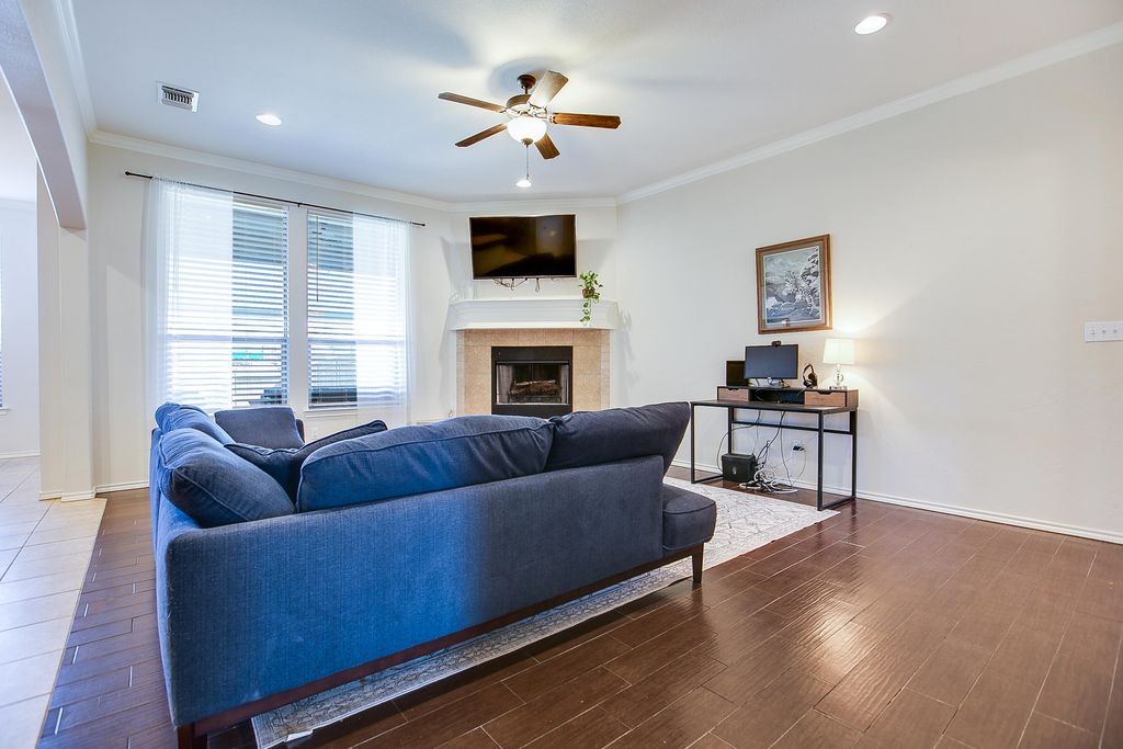 Image 8 of property listing at 6006 San Saba Street, San Angelo, TX 76904