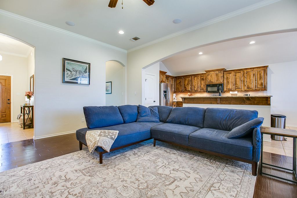Image 9 of property listing at 6006 San Saba Street, San Angelo, TX 76904