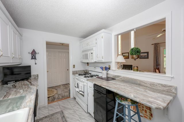 82 Winterwood Drive, Londonderry, NH 03053