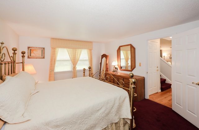 82 Winterwood Drive, Londonderry, NH 03053