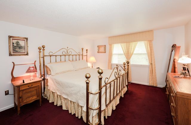 82 Winterwood Drive, Londonderry, NH 03053