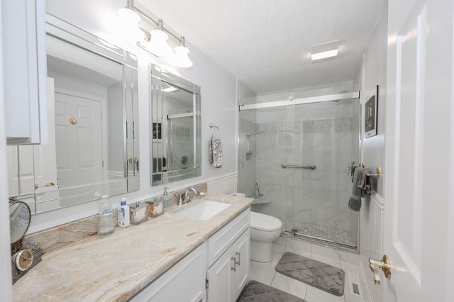 82 Winterwood Drive, Londonderry, NH 03053