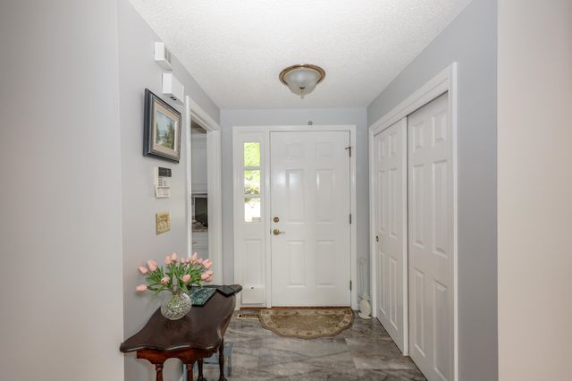 82 Winterwood Drive, Londonderry, NH 03053