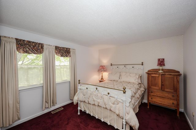 82 Winterwood Drive, Londonderry, NH 03053
