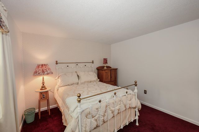 82 Winterwood Drive, Londonderry, NH 03053