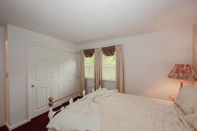 82 Winterwood Drive, Londonderry, NH 03053