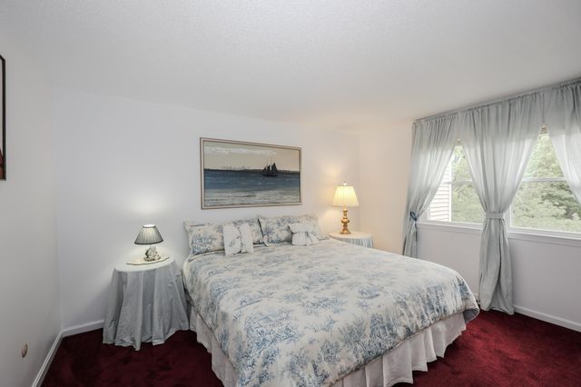 82 Winterwood Drive, Londonderry, NH 03053