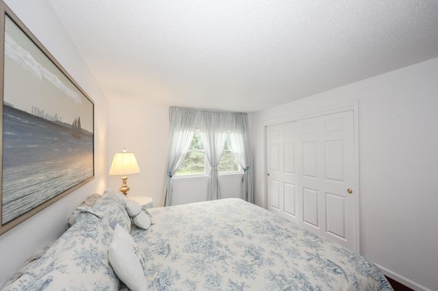 82 Winterwood Drive, Londonderry, NH 03053