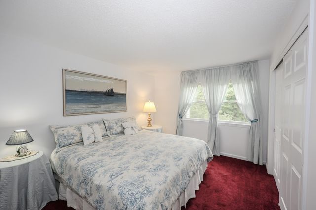 82 Winterwood Drive, Londonderry, NH 03053