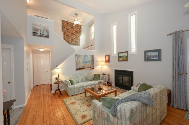 82 Winterwood Drive, Londonderry, NH 03053