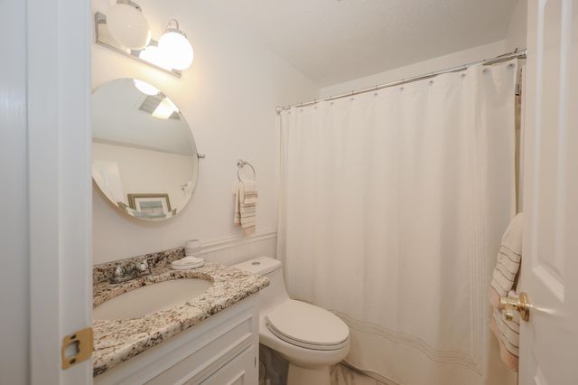 82 Winterwood Drive, Londonderry, NH 03053