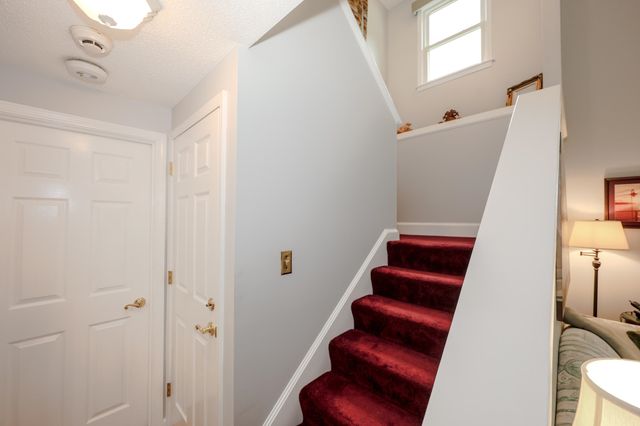 82 Winterwood Drive, Londonderry, NH 03053