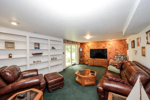 82 Winterwood Drive, Londonderry, NH 03053