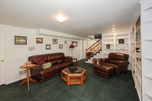 82 Winterwood Drive, Londonderry, NH 03053