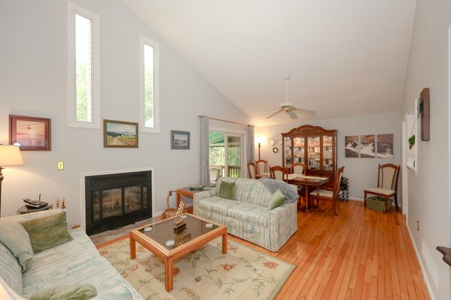 82 Winterwood Drive, Londonderry, NH 03053