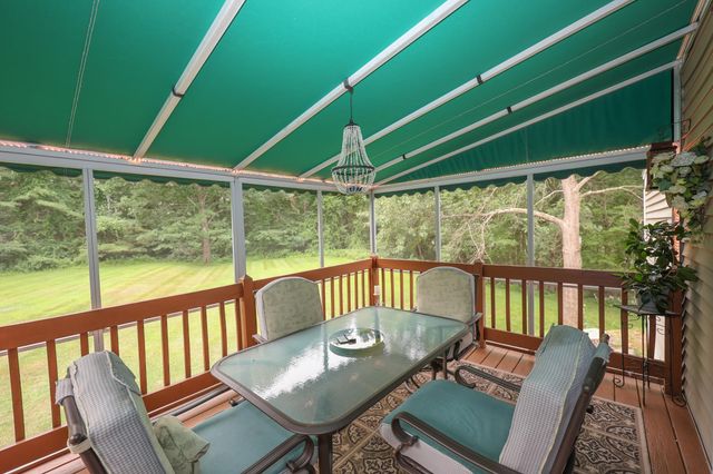 82 Winterwood Drive, Londonderry, NH 03053