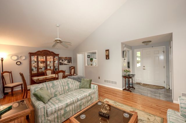 82 Winterwood Drive, Londonderry, NH 03053