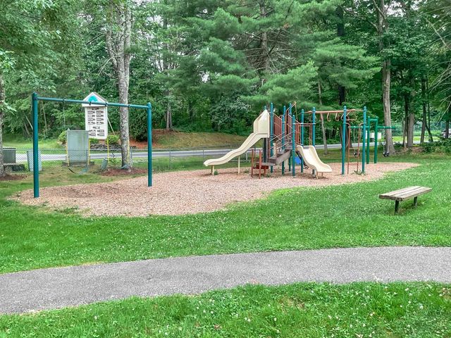 82 Winterwood Drive, Londonderry, NH 03053