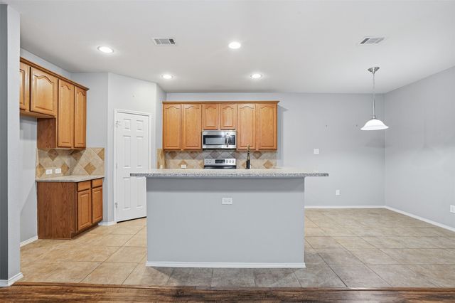 1425 Ravenwood Drive, Mansfield, TX 76063