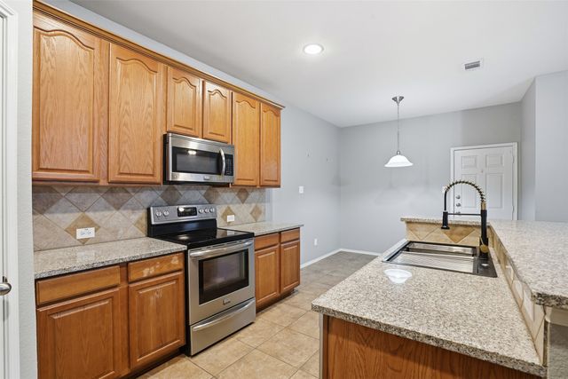 1425 Ravenwood Drive, Mansfield, TX 76063