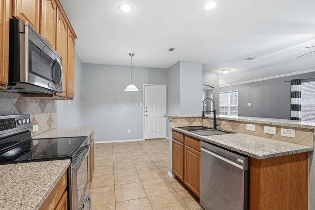 1425 Ravenwood Drive, Mansfield, TX 76063