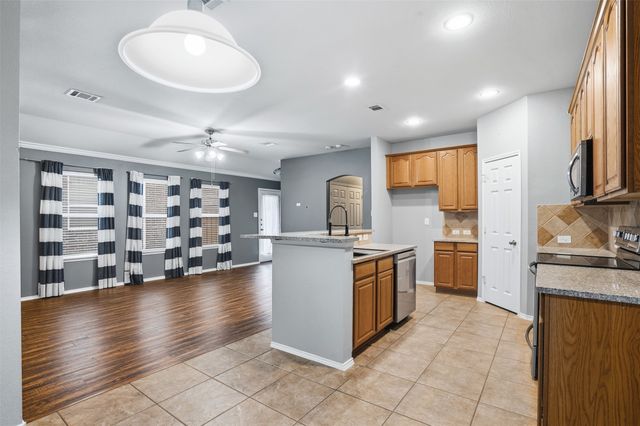 1425 Ravenwood Drive, Mansfield, TX 76063