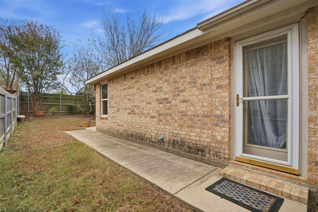 1425 Ravenwood Drive, Mansfield, TX 76063
