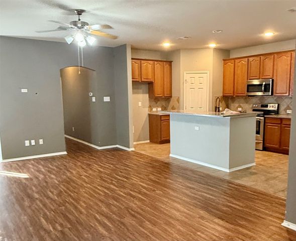 1425 Ravenwood Drive, Mansfield, TX 76063