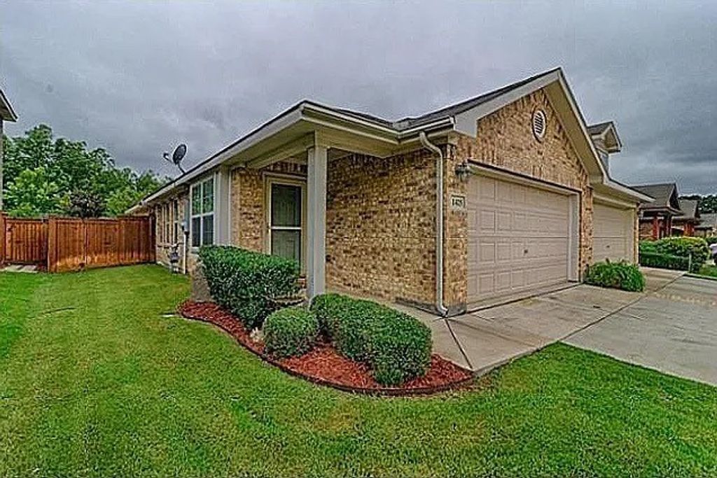 1425 Ravenwood Drive, Mansfield, TX 76063