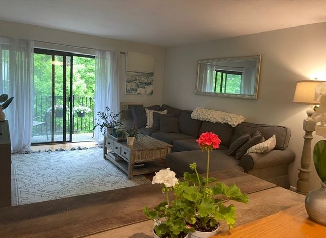 10 Linda Lane 48, Boston, MA 02125
