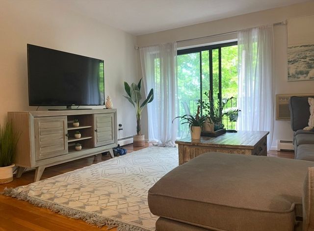 10 Linda Lane 48, Boston, MA 02125