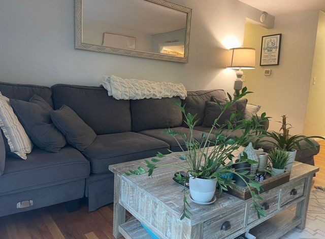 10 Linda Lane 48, Boston, MA 02125
