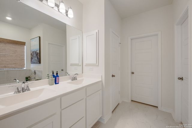 215 W Granite Shores, Boerne, TX 78006