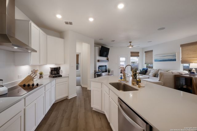 215 W Granite Shores, Boerne, TX 78006