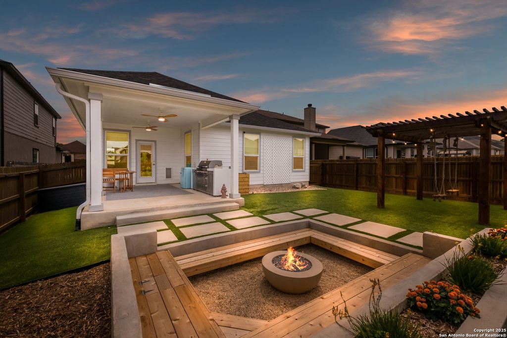 215 W Granite Shores, Boerne, TX 78006