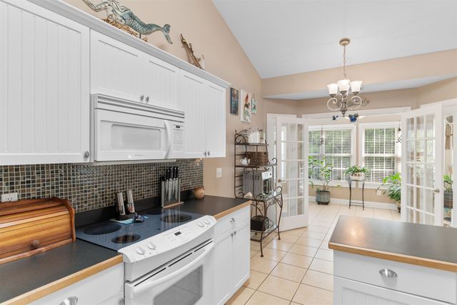 4387 McCorsley Ave., Little River, SC 29566