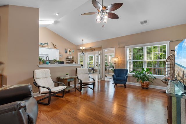 4387 McCorsley Ave., Little River, SC 29566