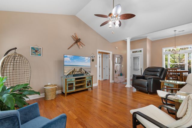 4387 McCorsley Ave., Little River, SC 29566